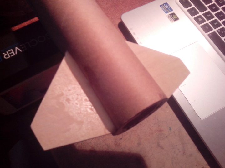 Kąty po między kadłubem rakiety a statecznikami zostały zalane żywicą.