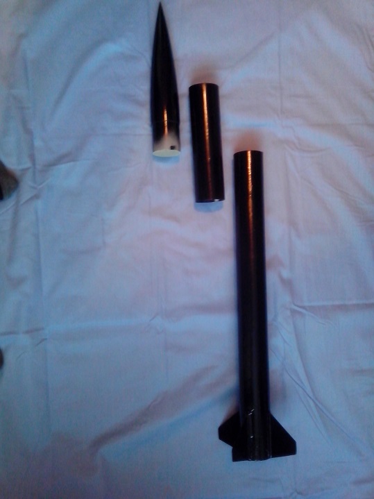 Prawie gotowe elementy P1. Na  zdjęciu rakieta ma barwę czarną lecz już została dokończona i ma barwy wedle projektu 3D.