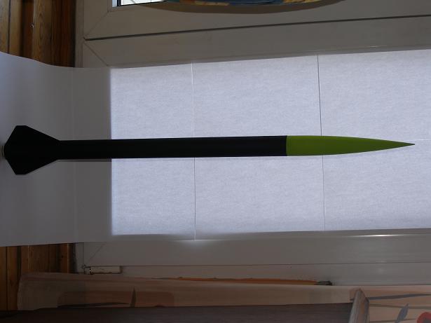 Gotowy model jednak poleci bez timera spadochron (70x70 cm zrobiony z koca ratowniczego) zostanie wyzwolony metodą tradycyjną.