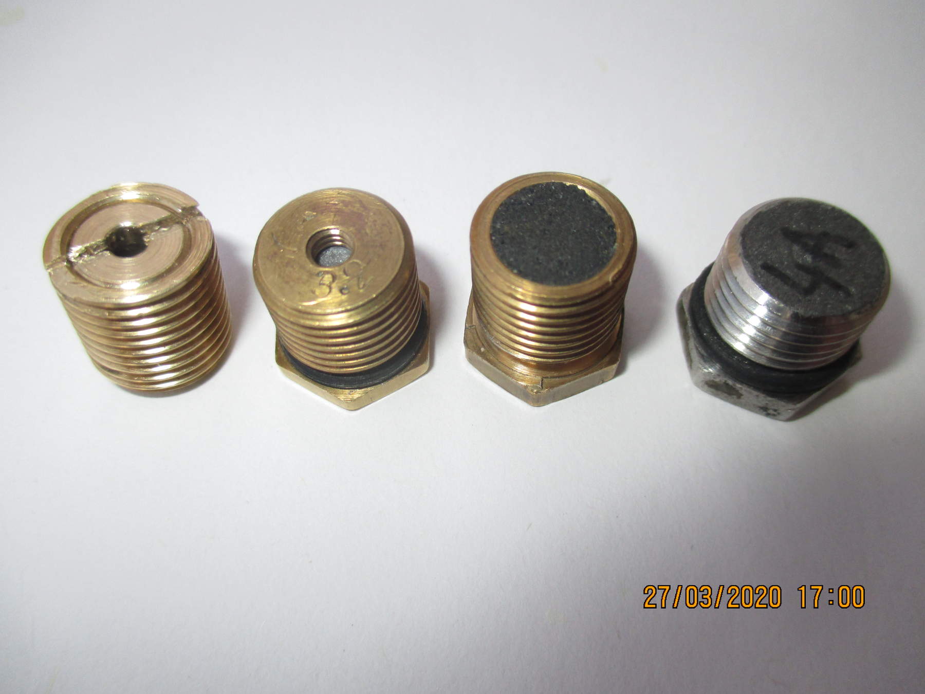 Zawór zwrotny od dołu i pirozawory.