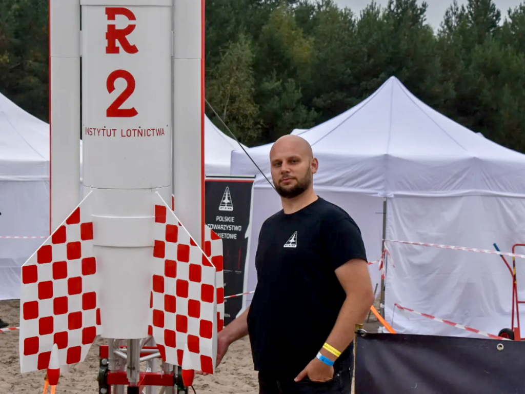 Zdjęcie przedstawiające instruktora, Tomasza Jakubowskiego